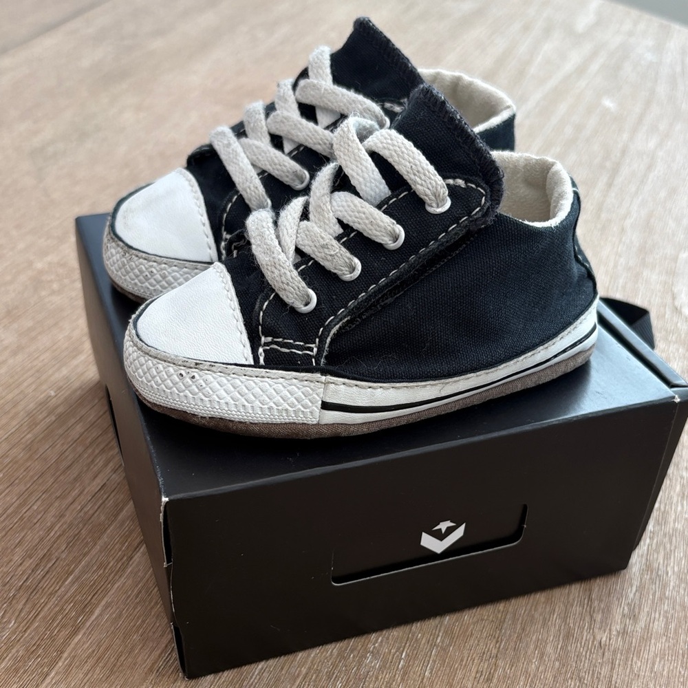 Converse Crib Slip-On Kids 4C - Black and White Velcro Sneakers